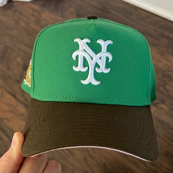 New Era Other - New York Mets x New Era FortyAFrame Snapback
Kelly Green w/ pink undervisor
BNWT